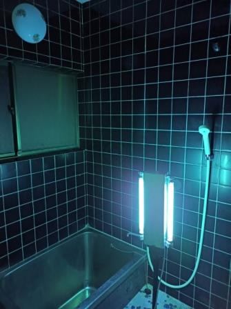 浴室のカビ対策として紫外線殺菌装置を使用中